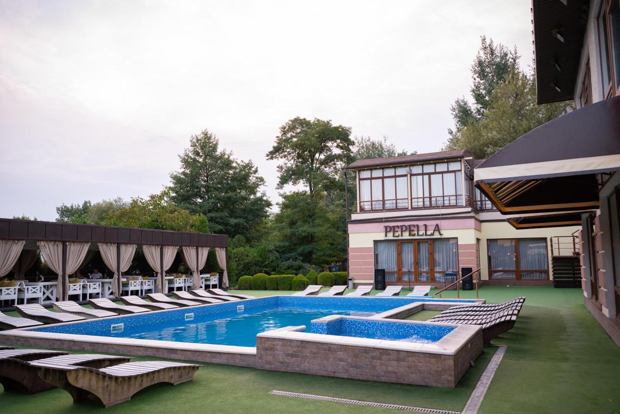 Hotel Butterfly Sadove ภายนอก รูปภาพ