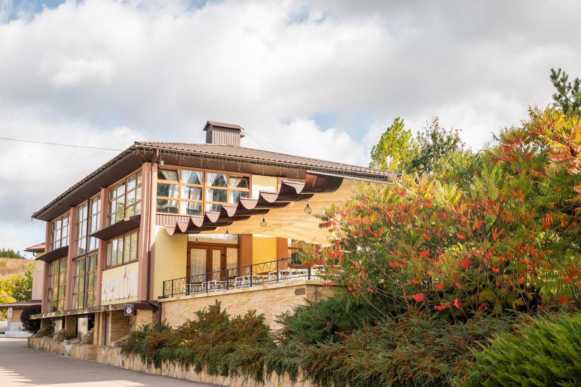 Hotel Butterfly Sadove ภายนอก รูปภาพ